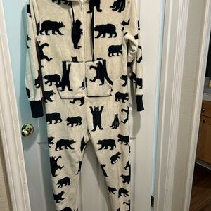 Cozy Black and Cream Bear Print Pajama Onesie XS fits more like adult Medium